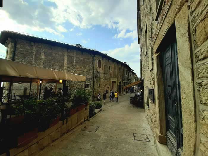 Strada borgo di San Marino