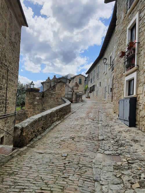 Una strada del borgo di Civitella del Tronto