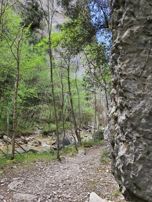 Sentiero scavato dal fiume Salinello