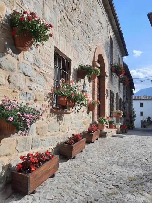 Case borgo Montemonaco Marche