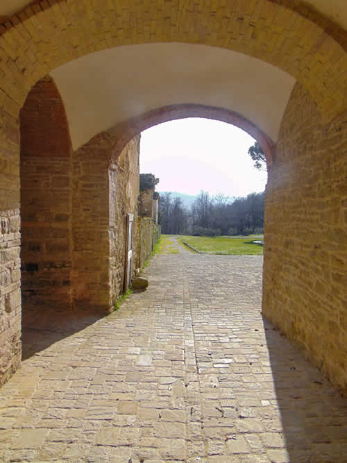 Arco Eremo delle Grotte del Massaccio