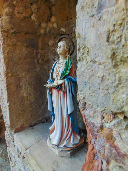 Statua di una Madonnina