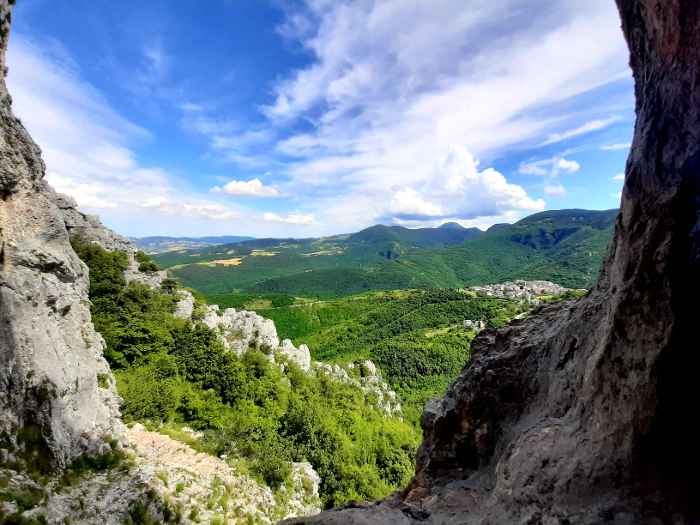 Castelletta dalla grotta dei Corvi