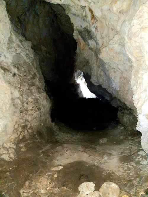 Entrata della Grotta del Vernino