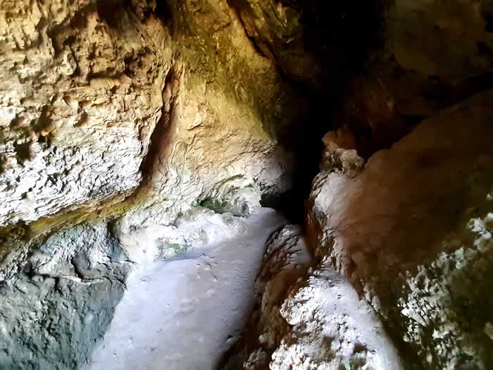 Parete rocciosa grotta