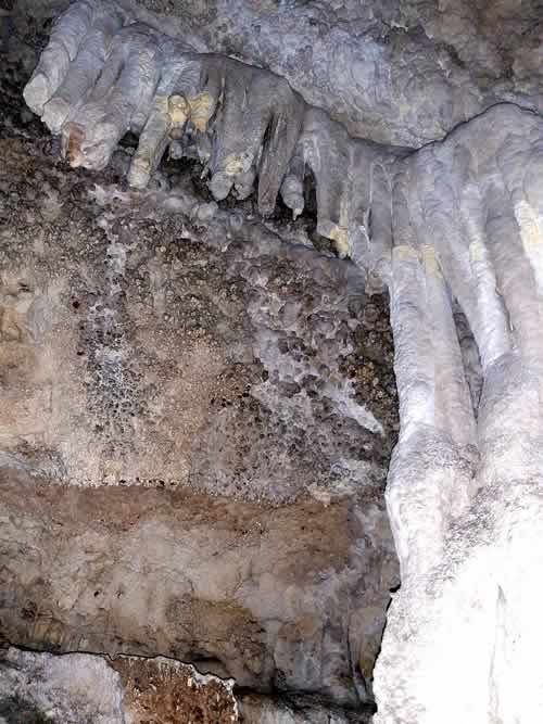 Stalattiti dentro la grotta