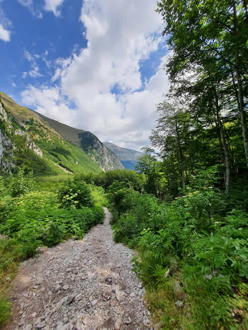 Sentiero per il Lago di Pilato