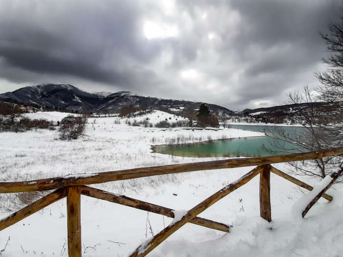 Lago di Fiastra con la neve