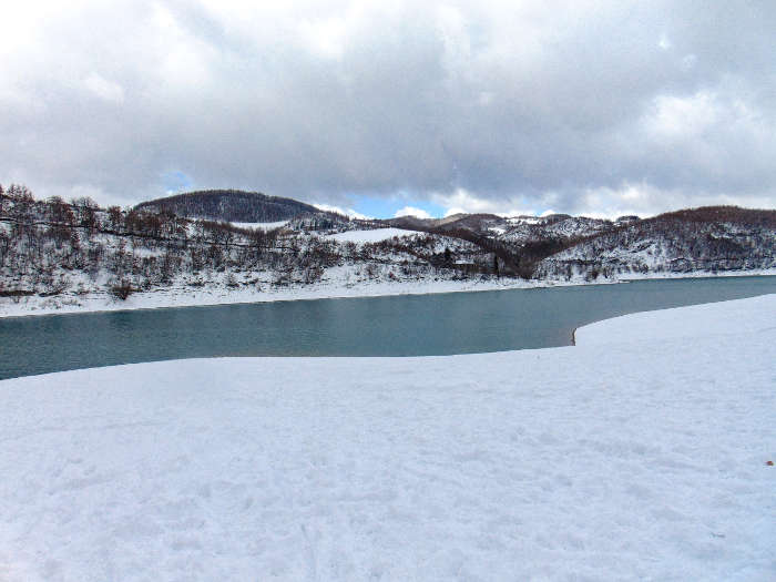 Lago di Fiastra in inverno