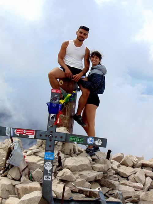 Croce sulla vetta della montagna