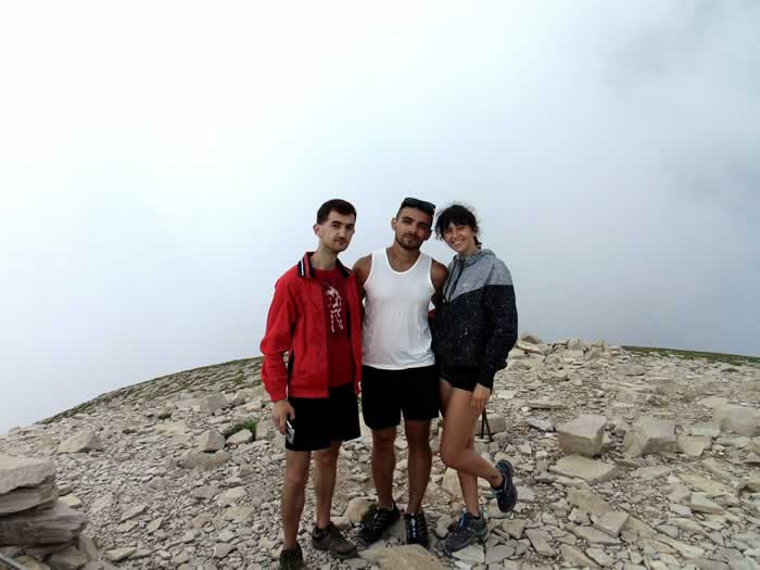 Foto di gruppo in montagna