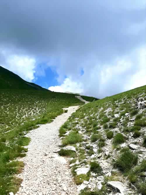 Strada per il Monte Vettore