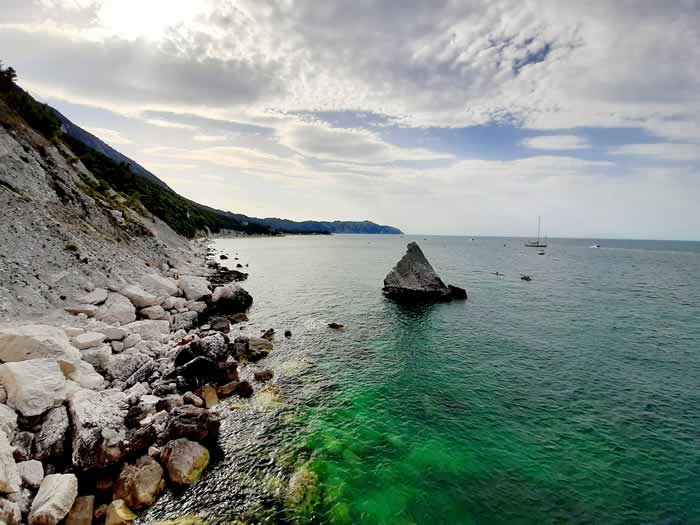 Scoglio la Vela sulla Spiaggia la Vela