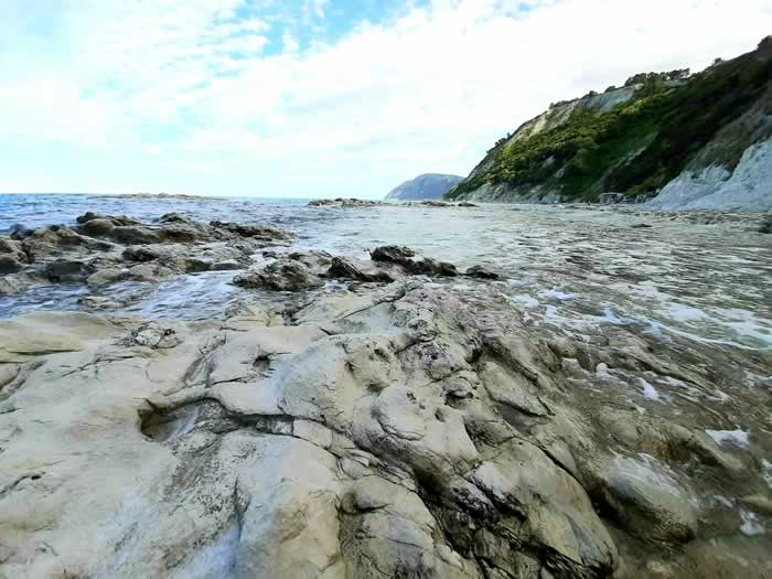 Scogli sul mare