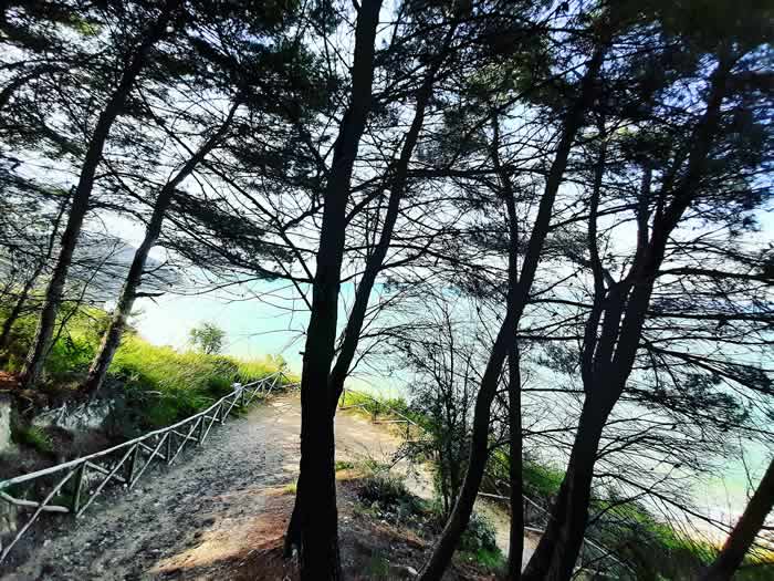 Sentiero per la Spiaggia di Mezzavalle