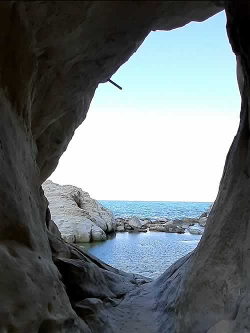 Grotta Urbani sulla Spiaggia Urbani