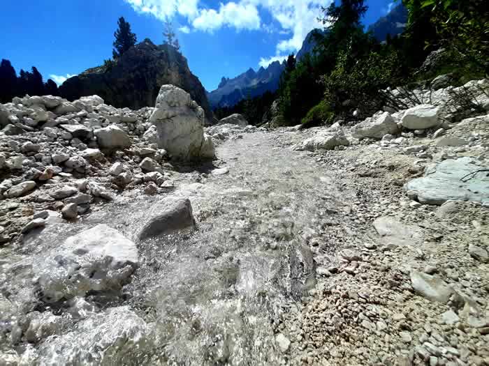 Ruscello sulle Dolomiti