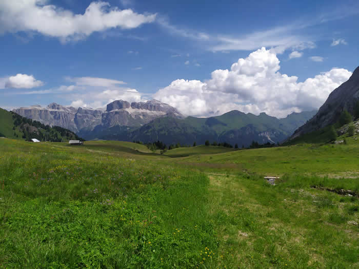 Gruppo del Sella con Sass Pordoi