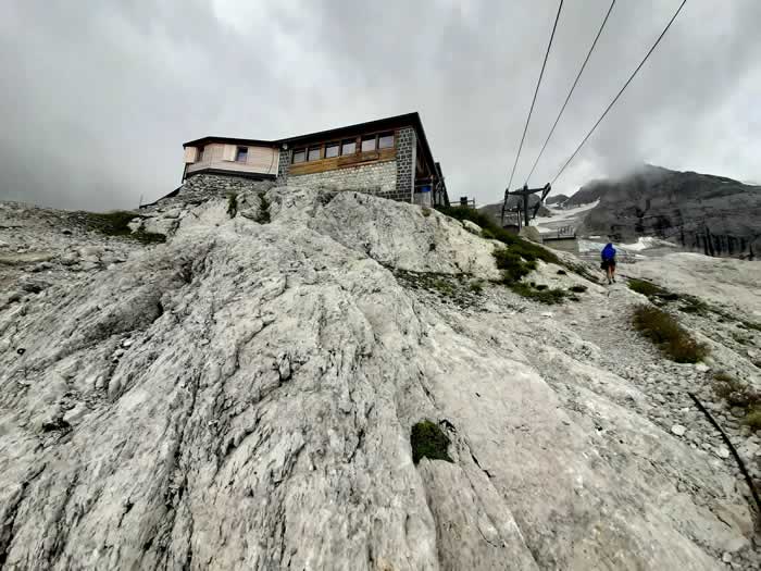 Rifugio Pian dei Fiacconi alla Marmolada