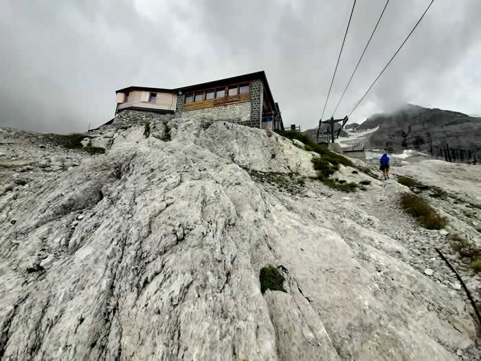 Rifugio Pian dei Fiacconi alla Marmolada