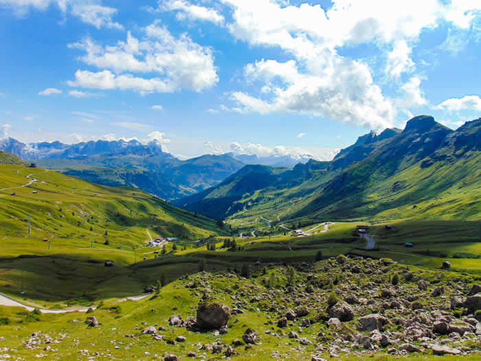 Panorama dal Passo Pordoi verso Arabba