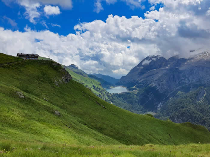 Rifugio Viel dal Pan Sasso Cappello