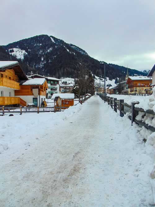 Strada con la neve