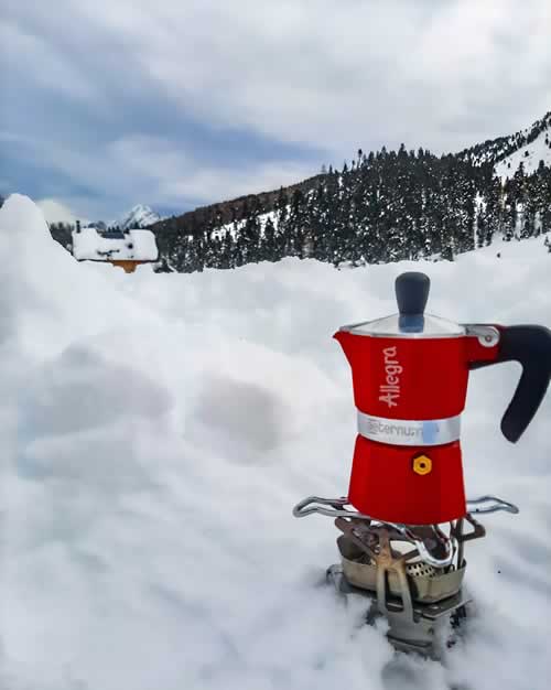 Caffè sui campi innevati