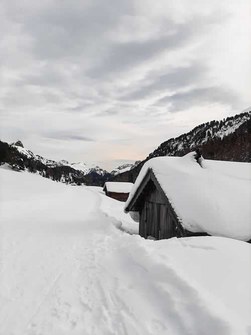 Casetta con neve