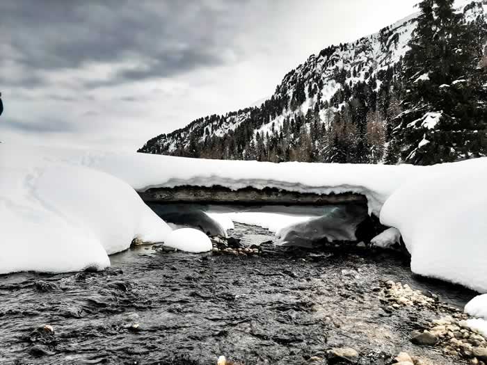 Torrente innevato Val Duron