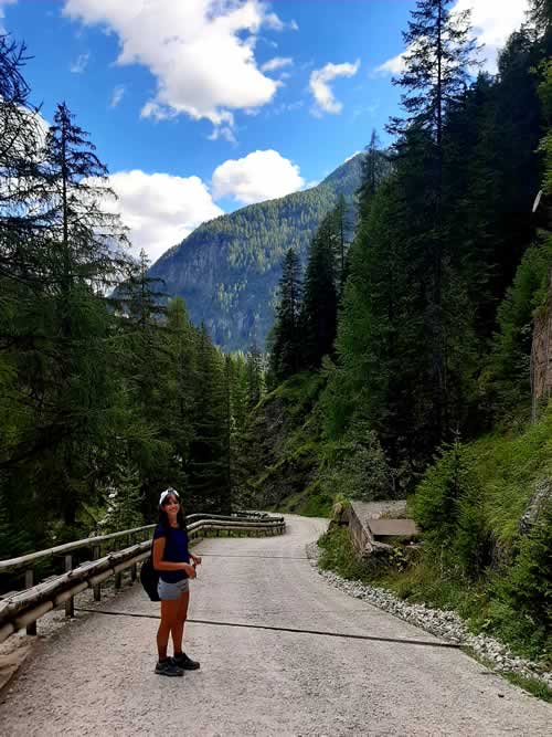 Strada per il Rifugio Micheluzzi