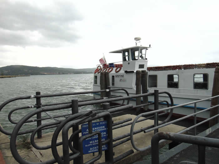 Traghetto per andare all’Isola Polvese sul Lago Trasimeno