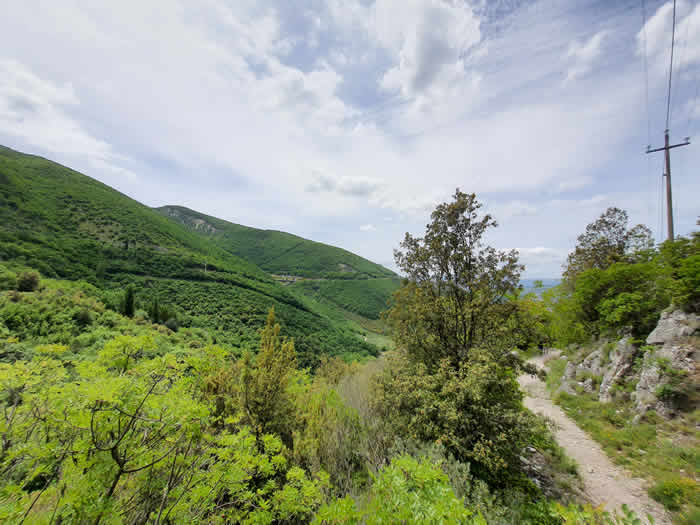 Sentiero che porta all’Eremo di Santa Maria Giacobbe