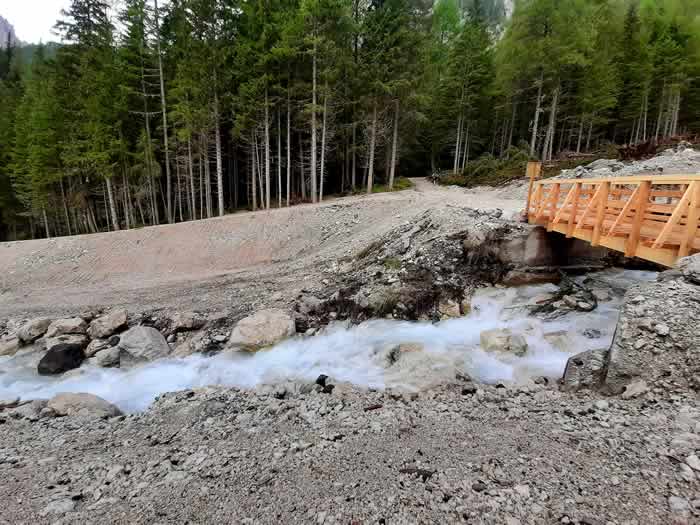 Ponte su un ruscello